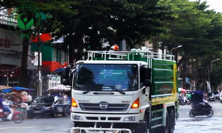 Thuê xe tưới nước rửa đường uy tín, giá rẻ - LH: 090 999 6570