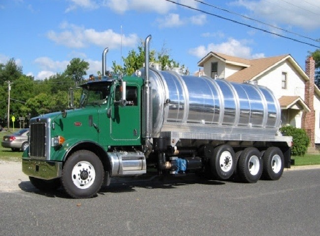 Vận chuyển b&ugrave;n nước thải c&ocirc;ng nghiệp c&aacute;ch chọn đơn vị uy t&iacute;n