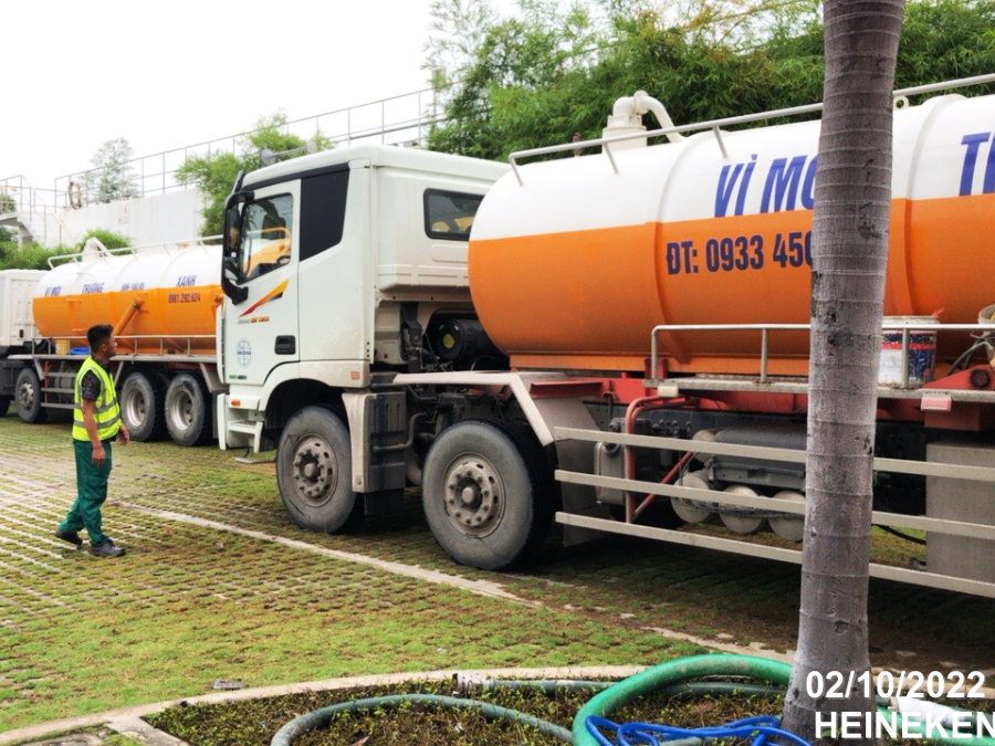 Thu gom bùn thải công nghiệp