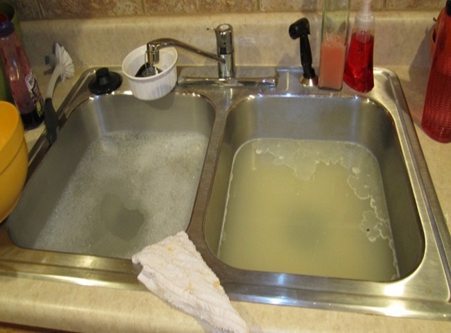 C&aacute;ch th&ocirc;ng tắc cống bồn rửa b&aacute;t bị nghẹt dầu mỡ