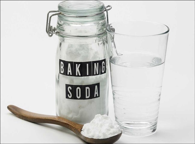 Sử dụng Baking Soda v&agrave; với giấm ăn th&ocirc;ng bồn rửa ch&eacute;n bị nghẹt