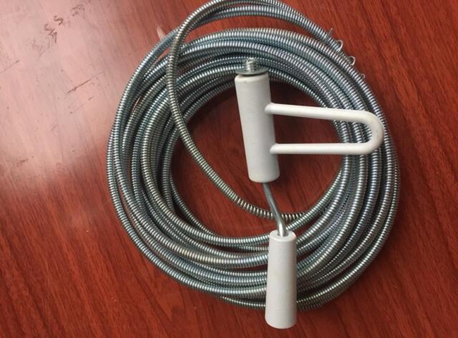 C&aacute;ch th&ocirc;ng tắc chậu rửa b&aacute;t bằng d&acirc;y khoan